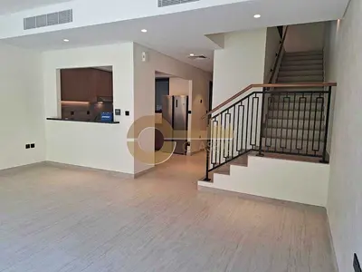 CLOSED KITCHEN | SINGLE ROW | EXCELLENT LOCATION
