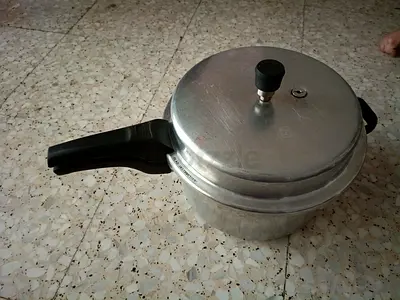 Pressure cooker for sale