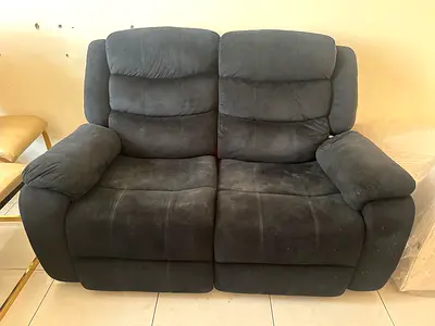 2-seater black reclining sofa - comfortable and sturdy