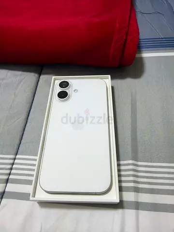 White Apple iPhone (in original box) - good condition- NEGOTIABLE- URGENT SALE. no damages