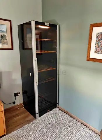 Vestfrost Tall Wine Cooler – Excellent Condition
