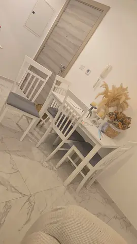 White Dining Table + 4 Chairs 👌