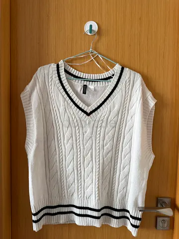 White cable-knit sleeveless sweater vest with black trim, size M