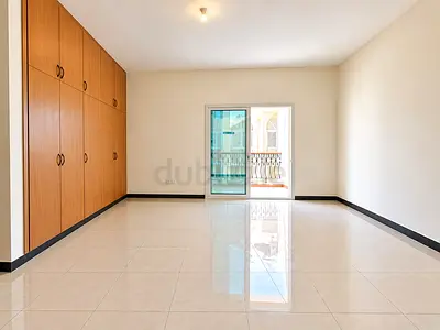 Spacious Studio Vila with Private Balcony & Built-In Wardrobes