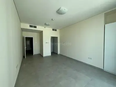 Multiple Cheques | High Floor | Well Maintanined