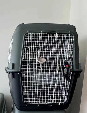 Kennel (122x81x89 cm) - Duly Adapted - used only once. IATA approved
