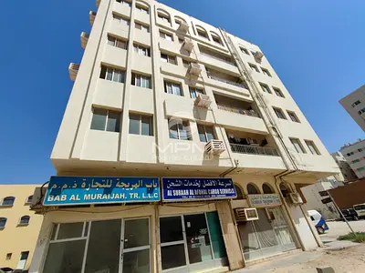 Spacious Shop in Bu Tina on prime location