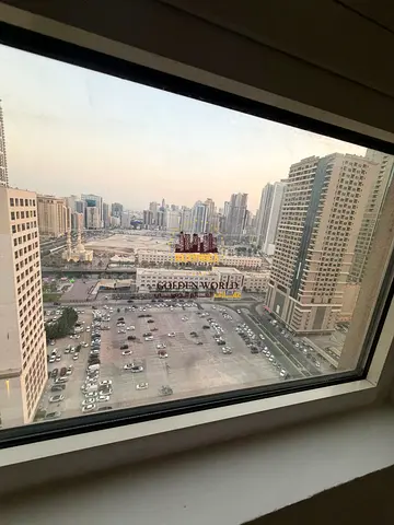 للبيع 🔥 شقة غرفتين وصالة بمساحة واسعة ومريحة، مع موقف سيارة خاص 🚗 فرصة مميزة للسكن أو الاستثمار، بتصميم عملي وموقع مناسب. تواصل معنا الآن!