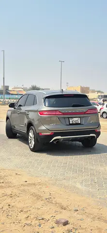 2016 Lincoln MKC photo 3