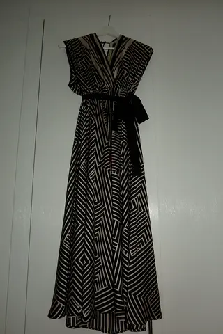 Black and white geometric sleeveless maxi dress with belt - Size S-M
