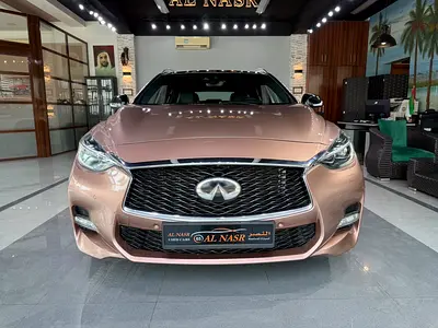 2017 Infiniti Q30 照片 2