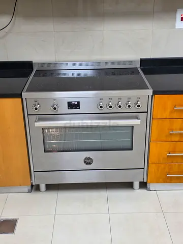 Bartzoni full electric cooking digital cooking range Sam like new condition 90cm