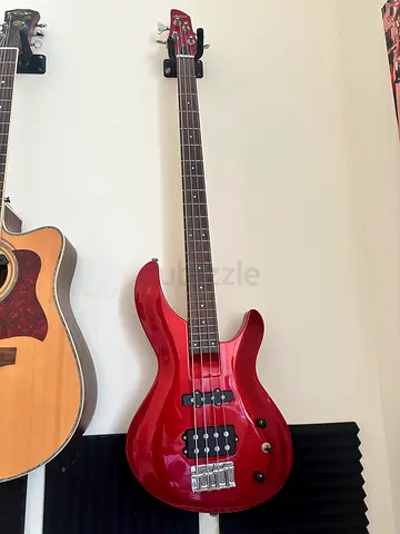 Aria pro ii bass ( Like new)