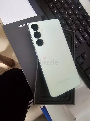 Samsung Galaxy S25+ in original box - good condition
