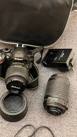 Nikon DSLR kit with two lenses, charger and bag - good working condition