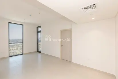 Vacant Unit | Closed Kitchen | Spacious
