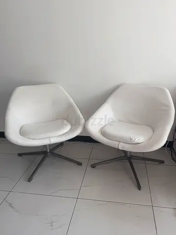 Original Allermuir Pair of modern swivel lounge chairs in white fabric -