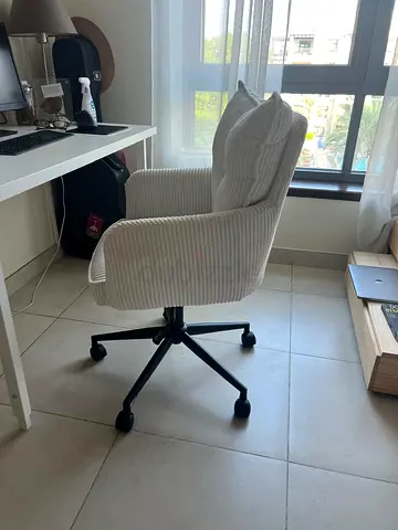 White home center desk chair - only back tilt not working