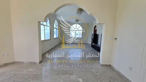 فيلا بدون تأمين للإيجار السنوي في شرقان 6 غرف و6 حمامات مسبح وحديقة ومنطقة شواء وتكييف مركزي ومجلس منفصل وإطلالات مفتوحة