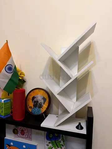White Zigzag Wall Mounted Bookshelf - Modern Display Shelf