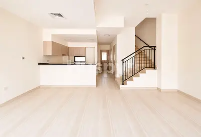 Single Row | Middle Unit | Vacant