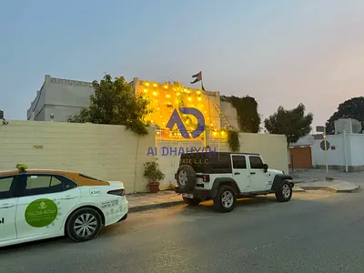 بيت مميزعلى ثلاث شوارع ثاني قطعه من شارع الرئيسي