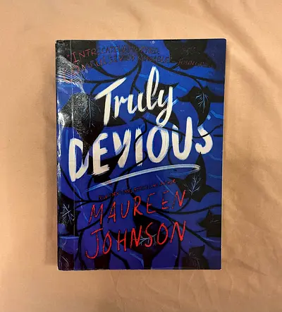 Truly Devious by Maureen Johnson (Paperback)