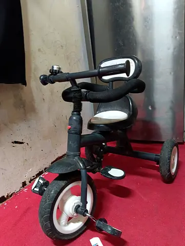 Black kids tricycle with pedals and bell - good used condition