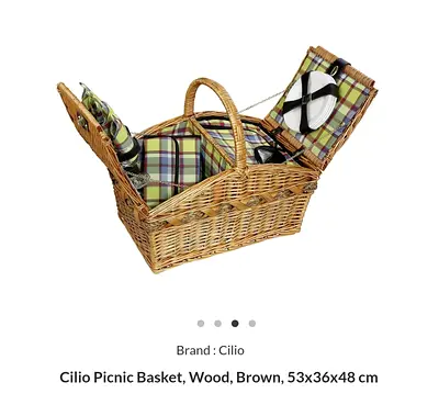 Picnic basket set with cooler compartment