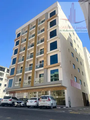شقة مميزة بموقع ممتاز في منطقة الجرف 3، مناسبة للعائلات، مع تكييف مركزي وتسهيلات في الدفع.