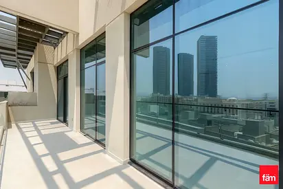 1 Bed + Large Study Penthouse With Stunning View