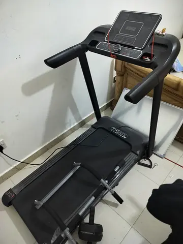 Used Treadmill with Basic Console and Manual Incline - Good Working Condition