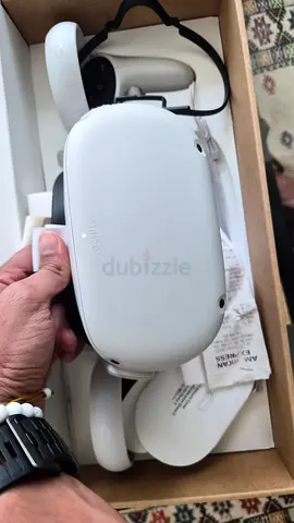 Oculus Quest 2 (Meta) VR Headset with Controllers - Good Condition
