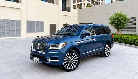 Lincoln Navigator luxuryGCC Specs  service contact is until Low Mileage | Pristine Condition