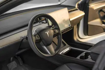 صورة 10 لـ 2023 Tesla MODEL 3