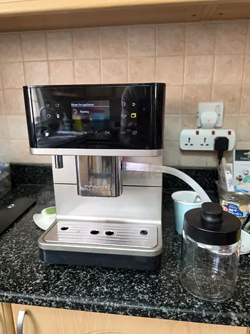 Miele Freestanding Coffee Machine CM6360 With Milk Container Excellent Condition