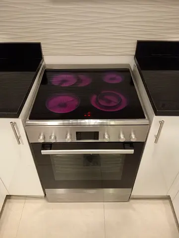 Stainless steel electric cooker with ceramic hob and oven - good condition