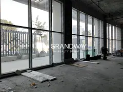Spacious Shop I Ideal for Pharmacy, F&B & Wellness