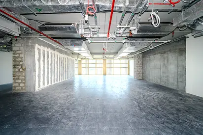 OFFICE FOR RENT | FLEXIBLE LAYOUT | 4 PARKING SPACES
