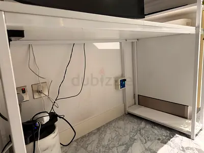 White desktop