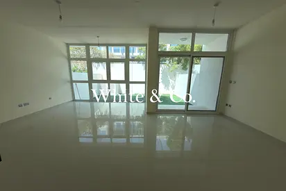 Spacious layout| Next to the park | Ready