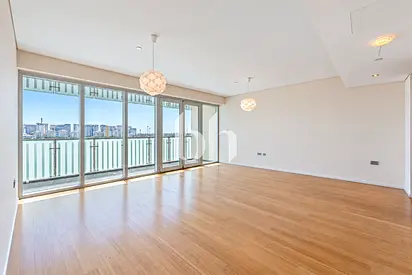 Corner unit | Bright layout | Beach Access