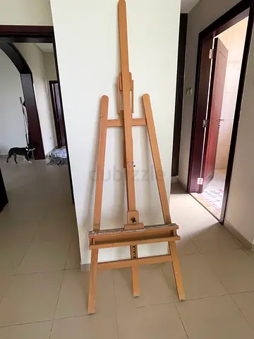 Wooden Studio Easel - Adjustable Artist Easel in Good Condition