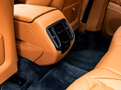 2025 Aston Martin DBX 缩略图 11