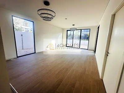 Mid Unit | Special Offer | Closed Kitchen | Vacant