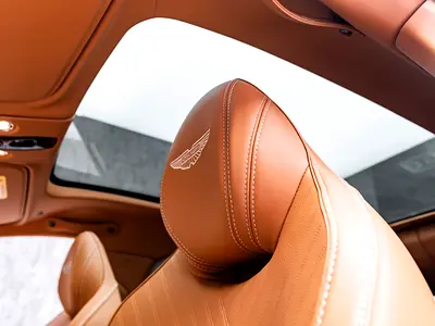 2025 Aston Martin DBX 照片 10