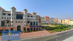 Europian Choice:Near Metro:Spacious:Luxurious:All Aminities