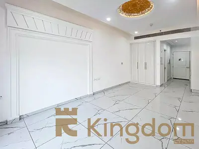 استوديو حديث | فينسيتور بوليفارد A | الوصول إلى الشرفة والمسبح
