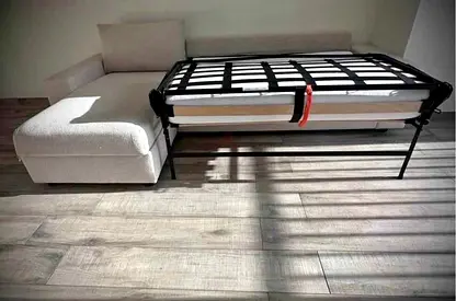 White L-shaped Sofa bed Good Condition vimle