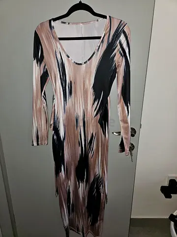 Long fitted women's midi dress with abstract print, size M